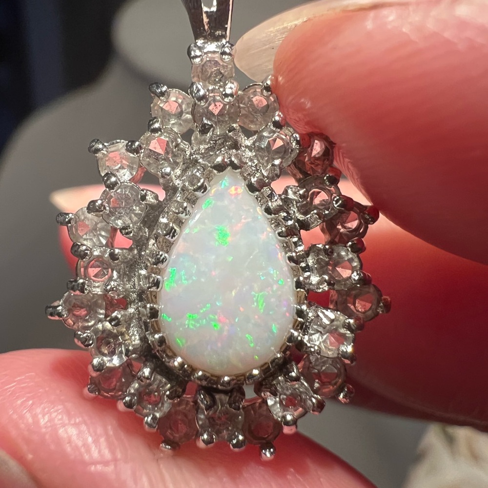 UNBELIEVABLY beautiful Vintage Silver and Opal Teardrop Necklace